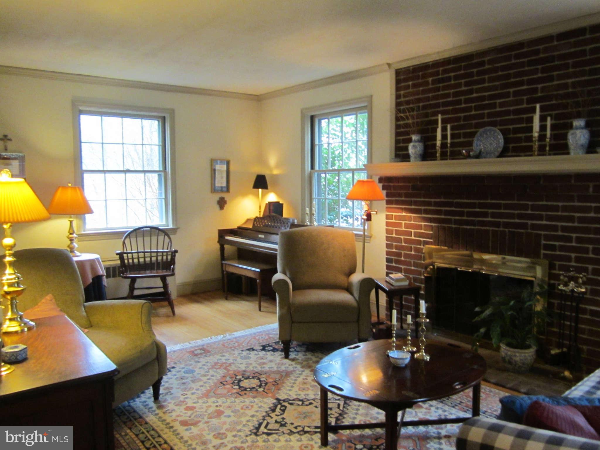 4639 Briarclift Road Baltimore, MD 21229 - Photo 7 of 19 Living Room