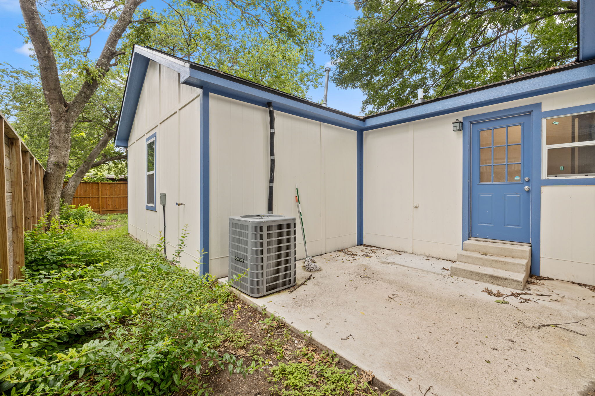 907 East 53rd Street Austin, TX 78751 - Photo 31 of 36 A private outdoor space offers a convenient entryway and surrounding verdant foliage.