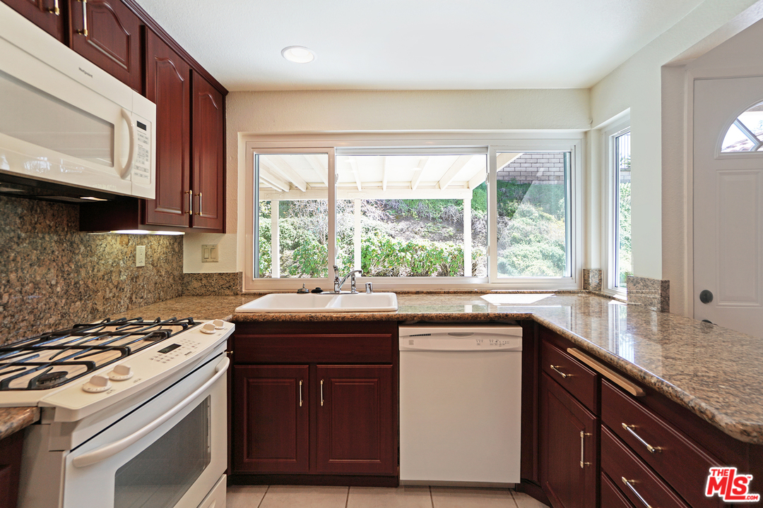 1226 Tolkien Road Riverside, CA 92506 - Photo 2 of 17