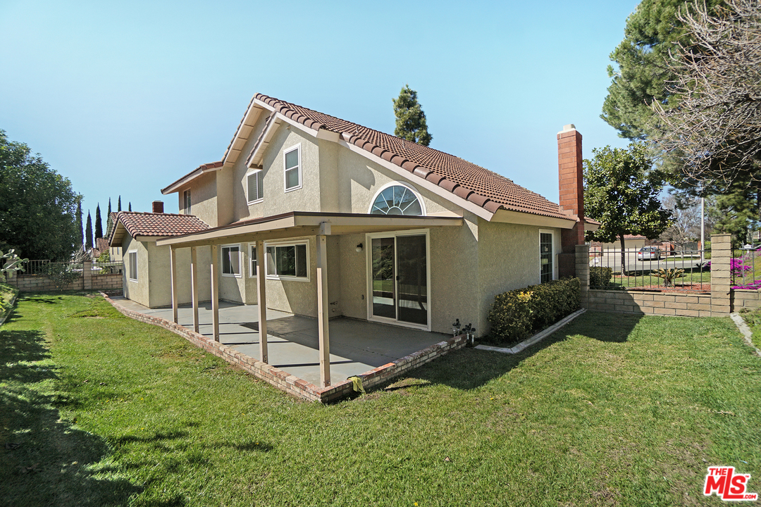 1226 Tolkien Road Riverside, CA 92506 - Photo 5 of 17