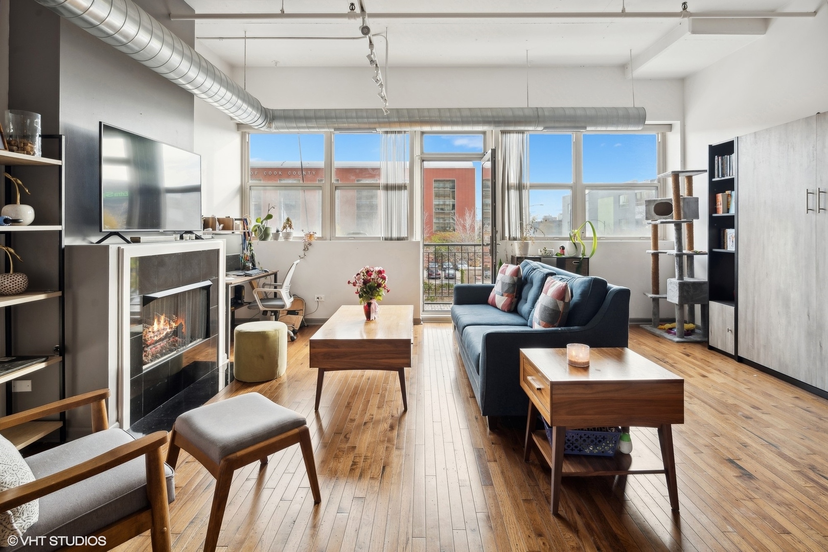 500 South Clinton Street, Unit 227 Chicago, IL 60607 - Photo 5 of 20 a living room with furniture and a flat screen tv