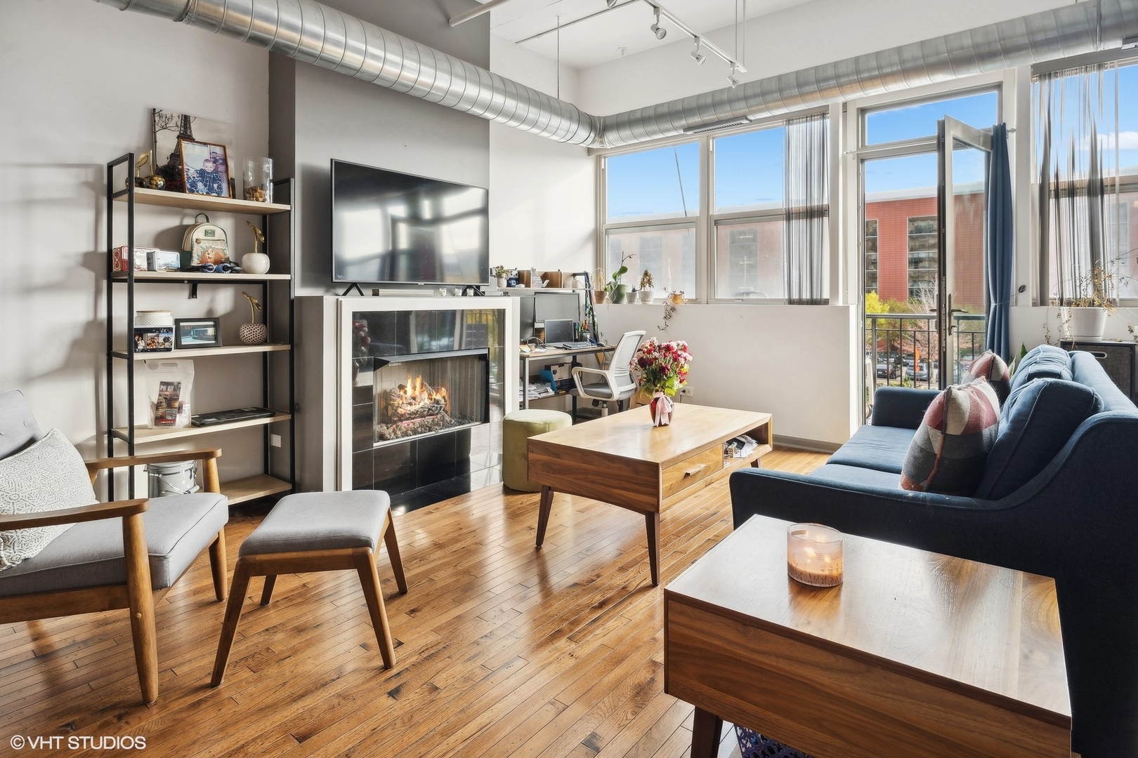 500 South Clinton Street, Unit 227 Chicago, IL 60607 - Photo 7 of 20 a living room with furniture a rug and a bookshelf