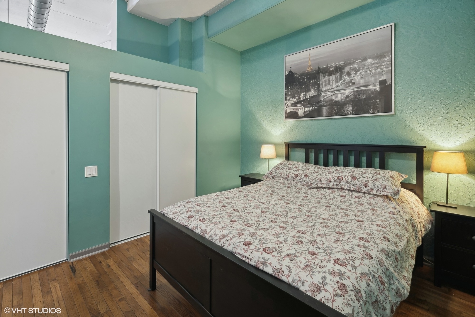 500 South Clinton Street, Unit 227 Chicago, IL 60607 - Photo 9 of 20 a room with a bed and a painting on the wall