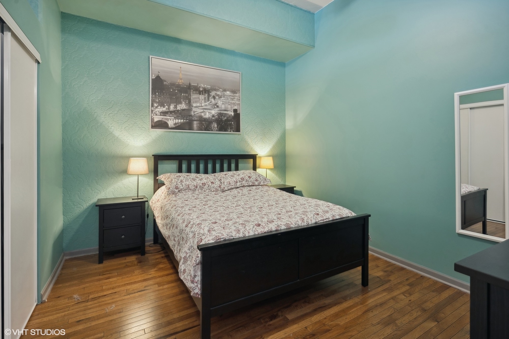500 South Clinton Street, Unit 227 Chicago, IL 60607 - Photo 10 of 20 a bed sitting in a bedroom next to a window