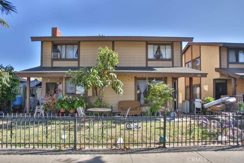 606 East Walnut Street Santa Ana, CA 92701 - Photo 1 of 1 a front view of a house