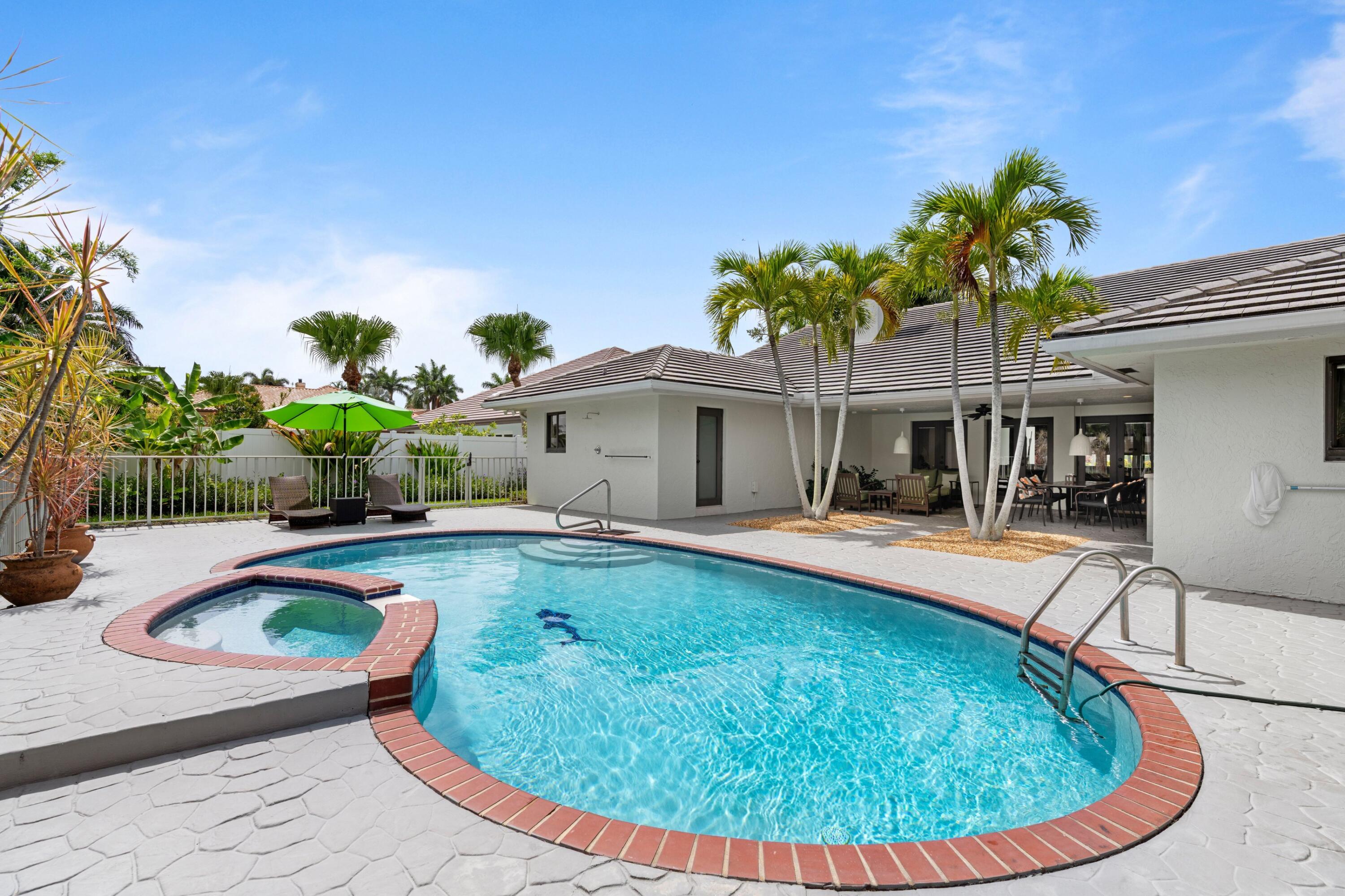 473 Oregon Lane Boca Raton, FL 33487 - Photo 25 of 57 Pool & Patio