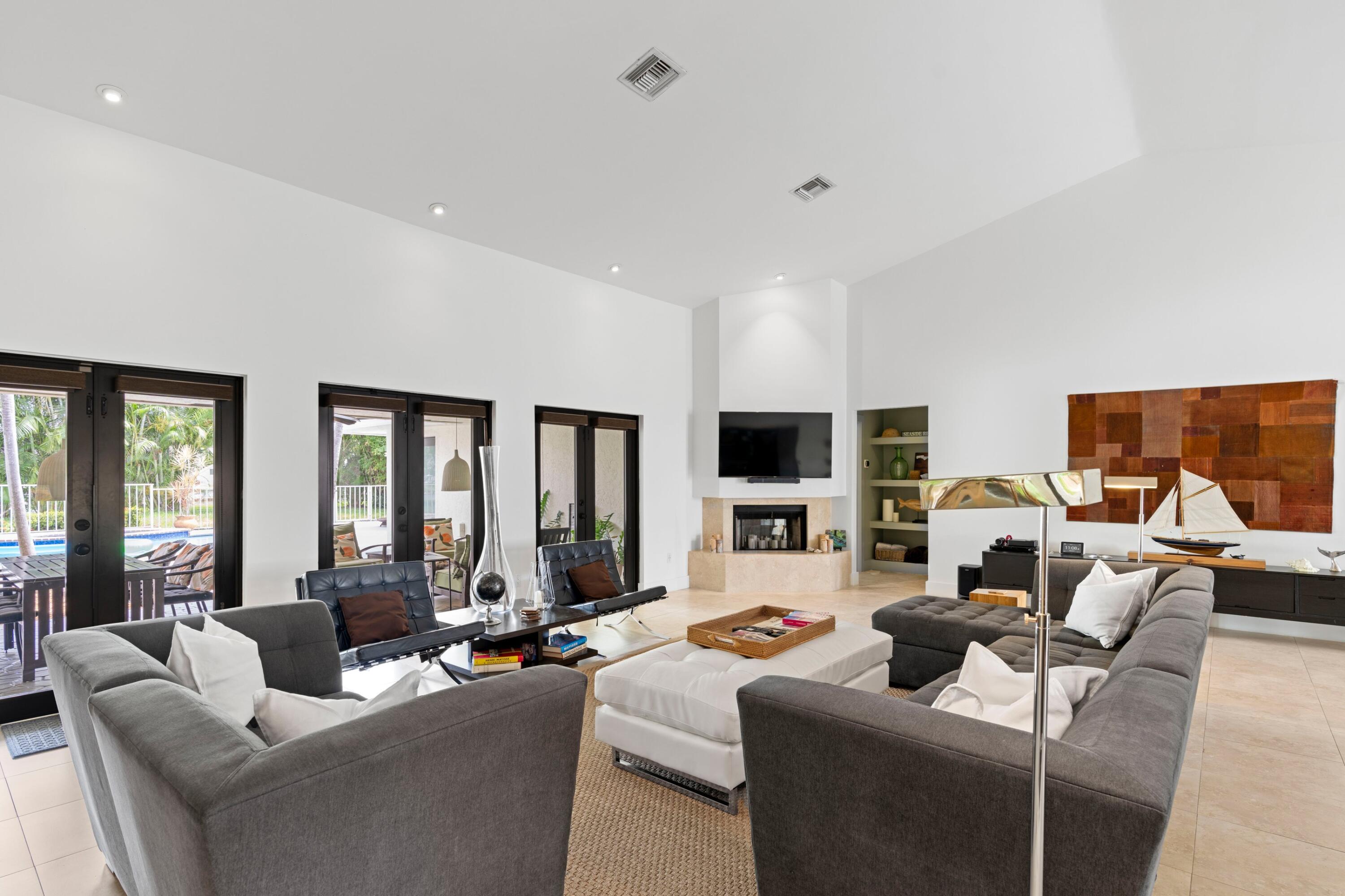 473 Oregon Lane Boca Raton, FL 33487 - Photo 4 of 57 Living Room