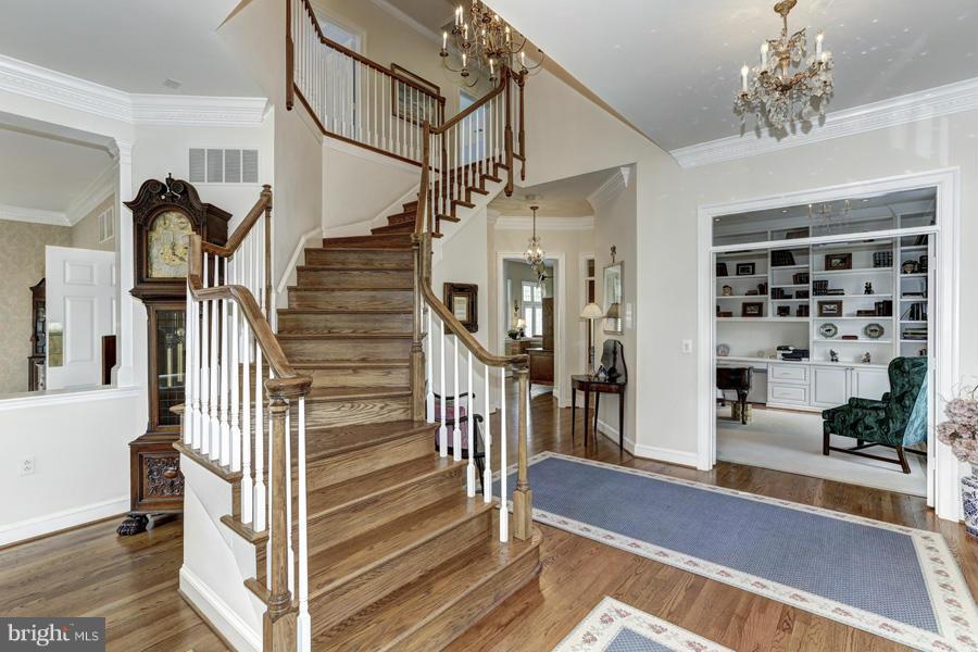 7726 Greentree Road Bethesda, MD 20817 - Photo 2 of 23 Interior (General)