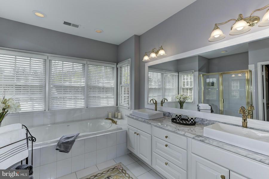 7726 Greentree Road Bethesda, MD 20817 - Photo 12 of 23 Interior (General)