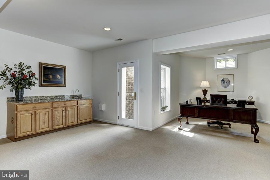 7726 Greentree Road Bethesda, MD 20817 - Photo 17 of 23 Interior (General)