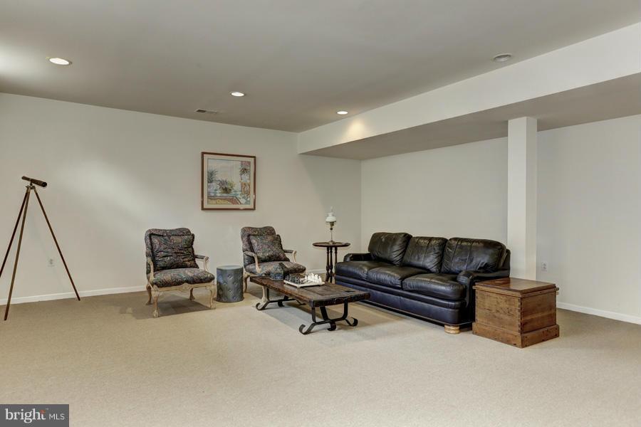 7726 Greentree Road Bethesda, MD 20817 - Photo 19 of 23 Interior (General)