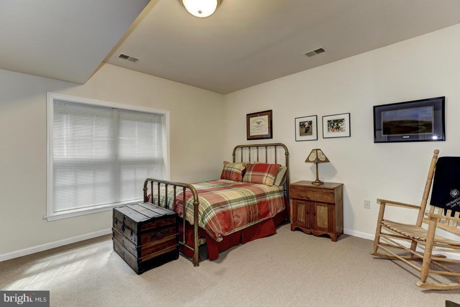 7726 Greentree Road Bethesda, MD 20817 - Photo 20 of 23 Interior (General)