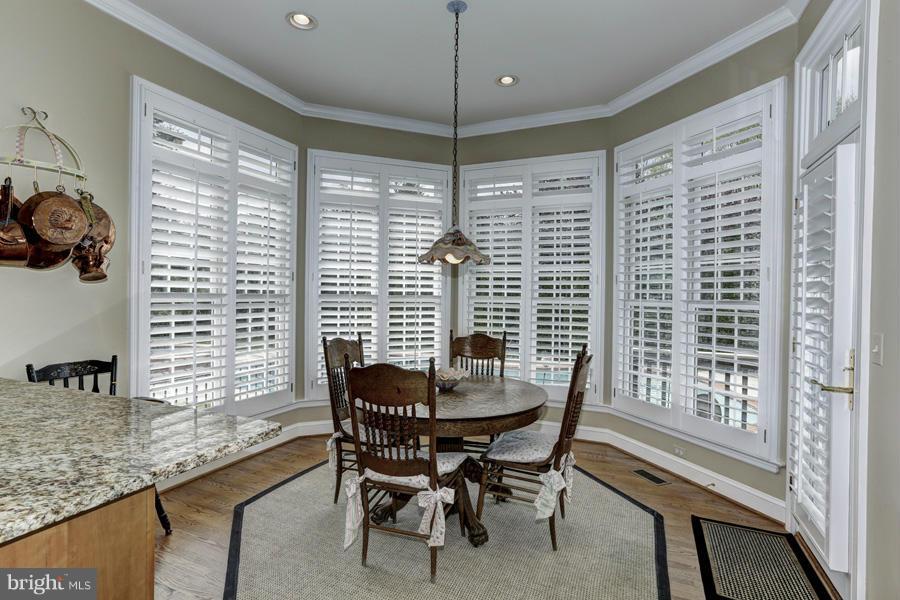 7726 Greentree Road Bethesda, MD 20817 - Photo 6 of 23 Interior (General)