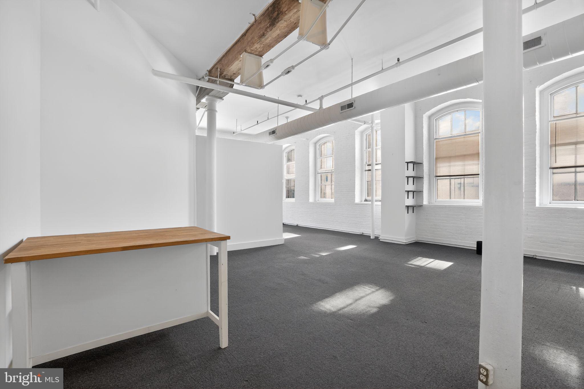408 Vine Street, Unit 2A Philadelphia, PA 19106 - Photo 8 of 19 a view of an empty room with a window