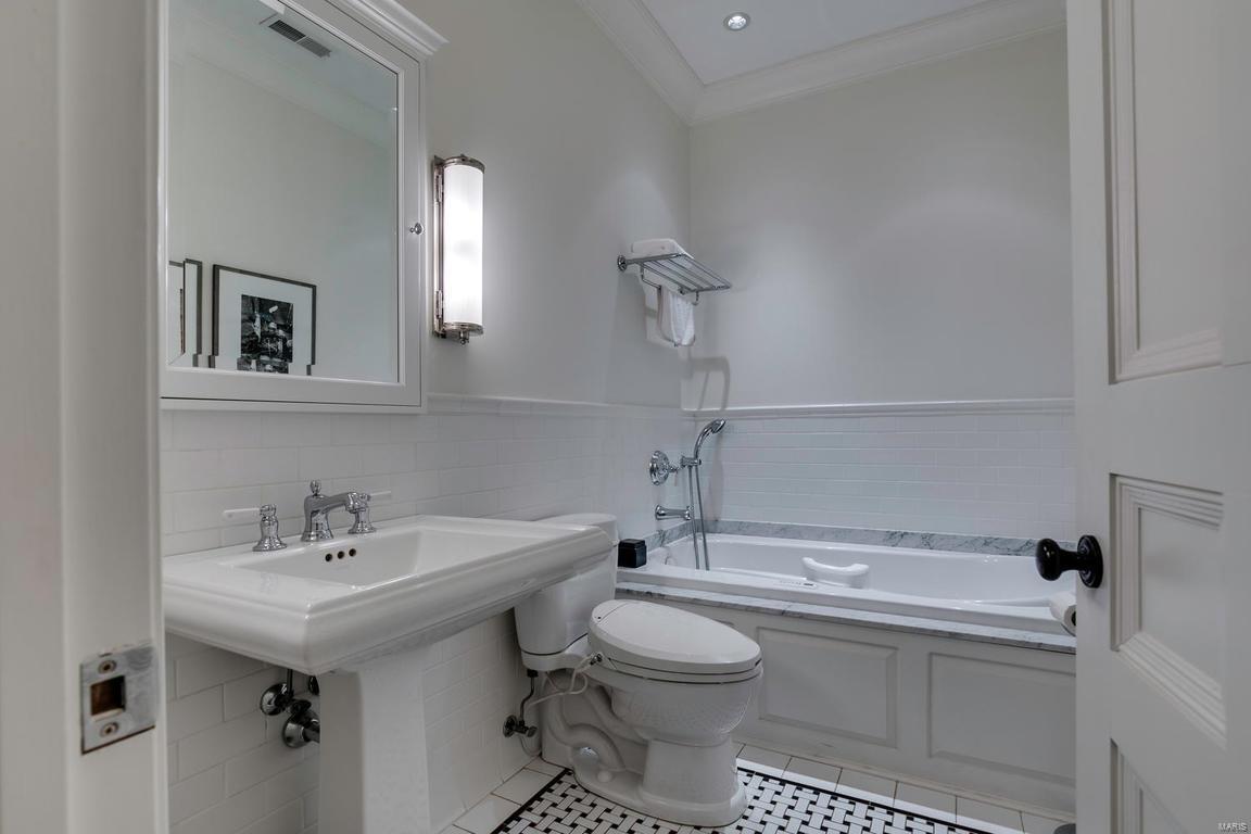 9450 Ladue Road Ladue, MO 63124 - Photo 55 of 67 Gallery Image 55