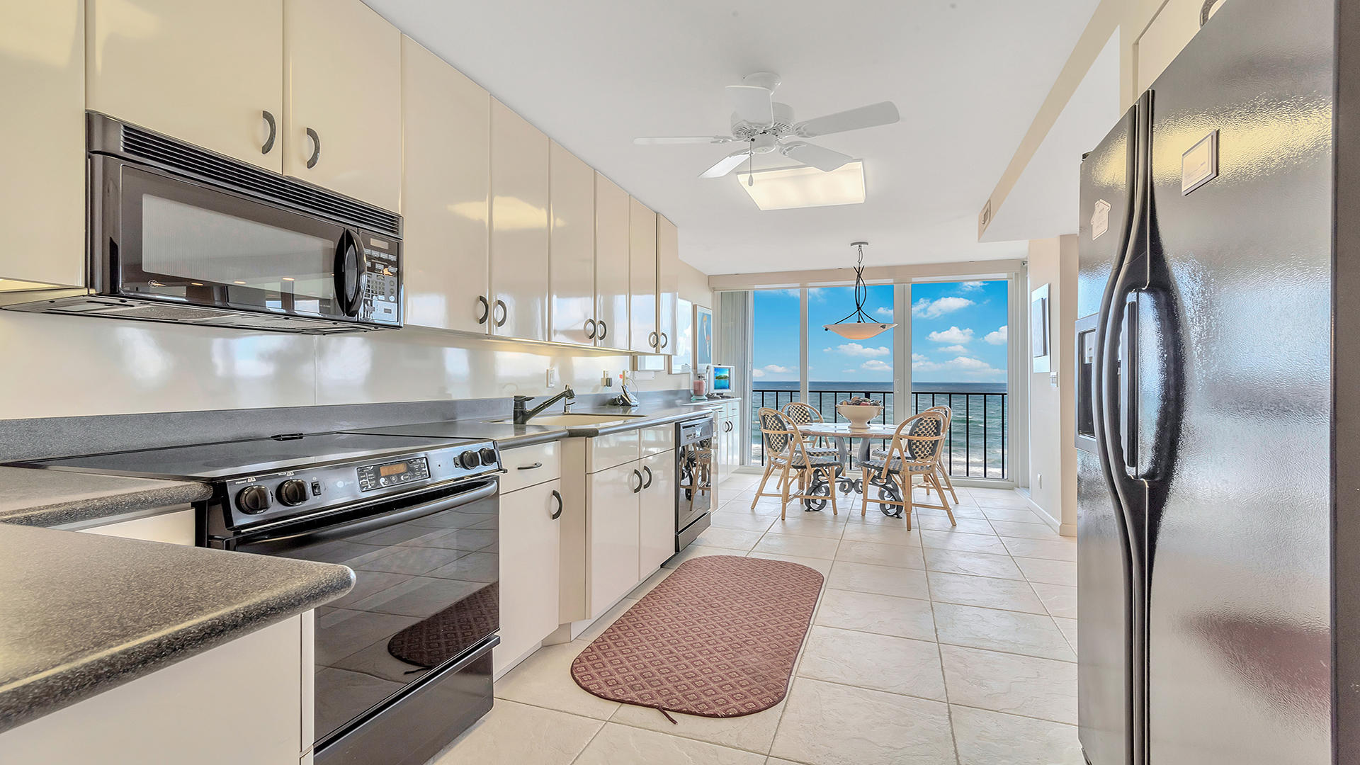 2800 South Ocean Boulevard, Unit 5K Boca Raton, FL 33432 - Photo 11 of 33 OCEANFRONT Kitchen