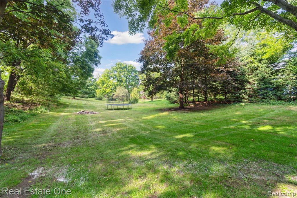 12160 Rattalee Lake Road Davisburg, MI 48350 - Photo 33 of 46