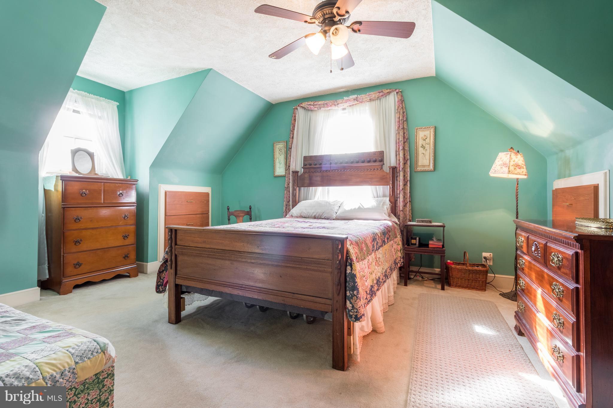 4508 Powder Mill Road Beltsville, MD 20705 - Photo 11 of 16 Cozy Master w/ large closets and built ins