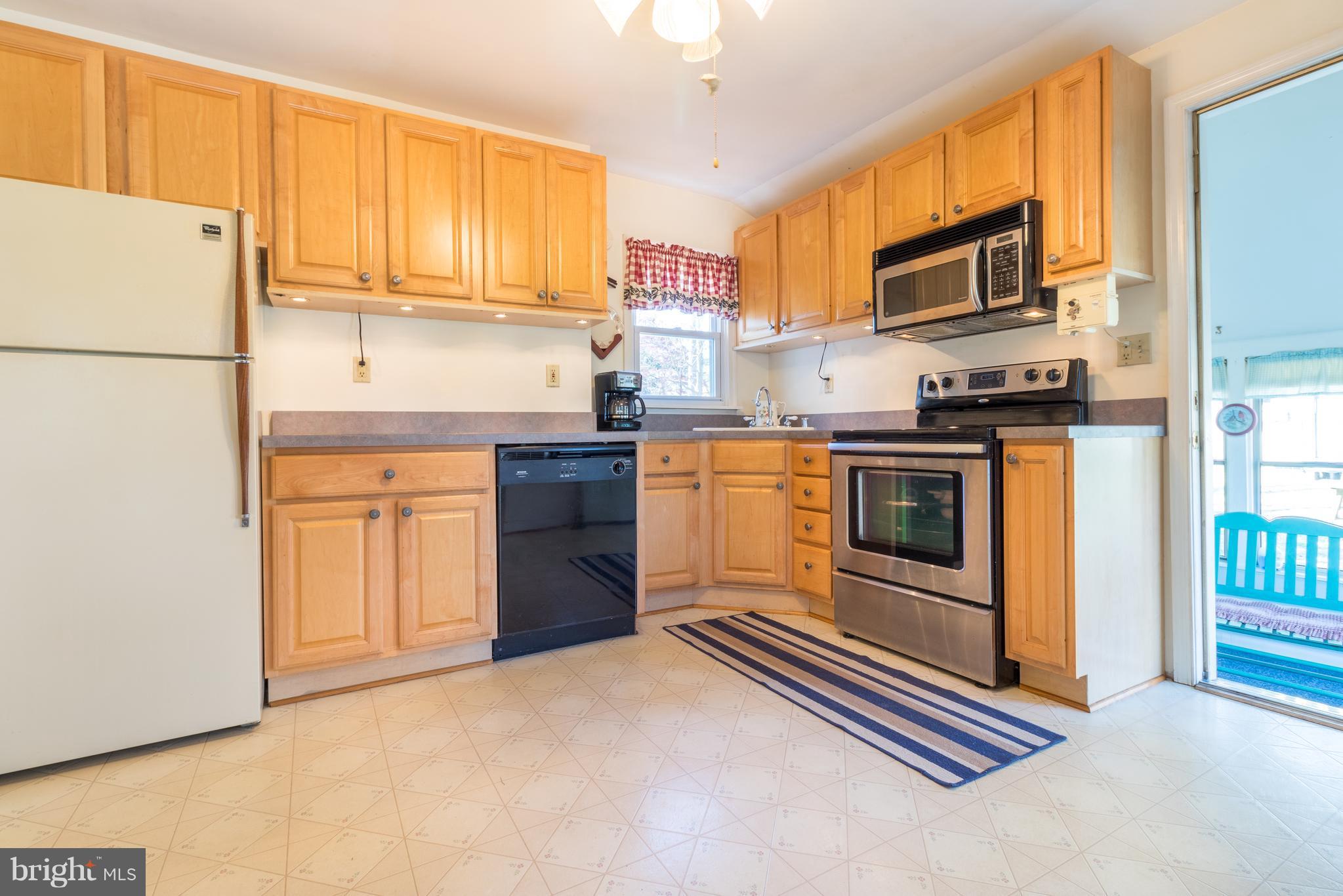 4508 Powder Mill Road Beltsville, MD 20705 - Photo 5 of 16 Kitchen w/ new stove!!