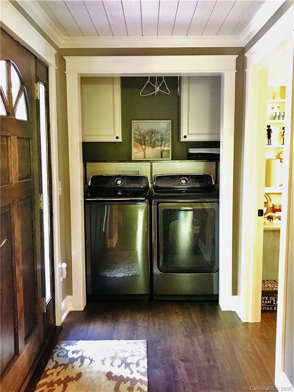 114 Riverview Road Tryon, NC 28782 - Photo 17 of 32 a kitchen with a stove and a refrigerator