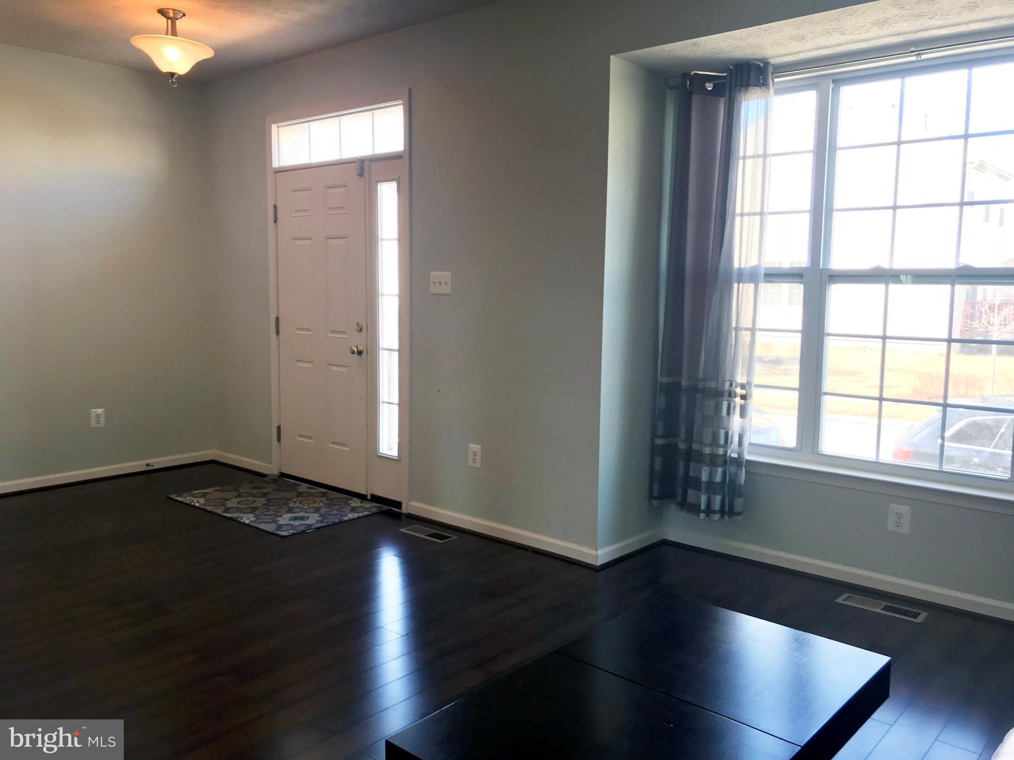 9723 Davison Road Baltimore, MD 21220 - Photo 9 of 26 Living Room