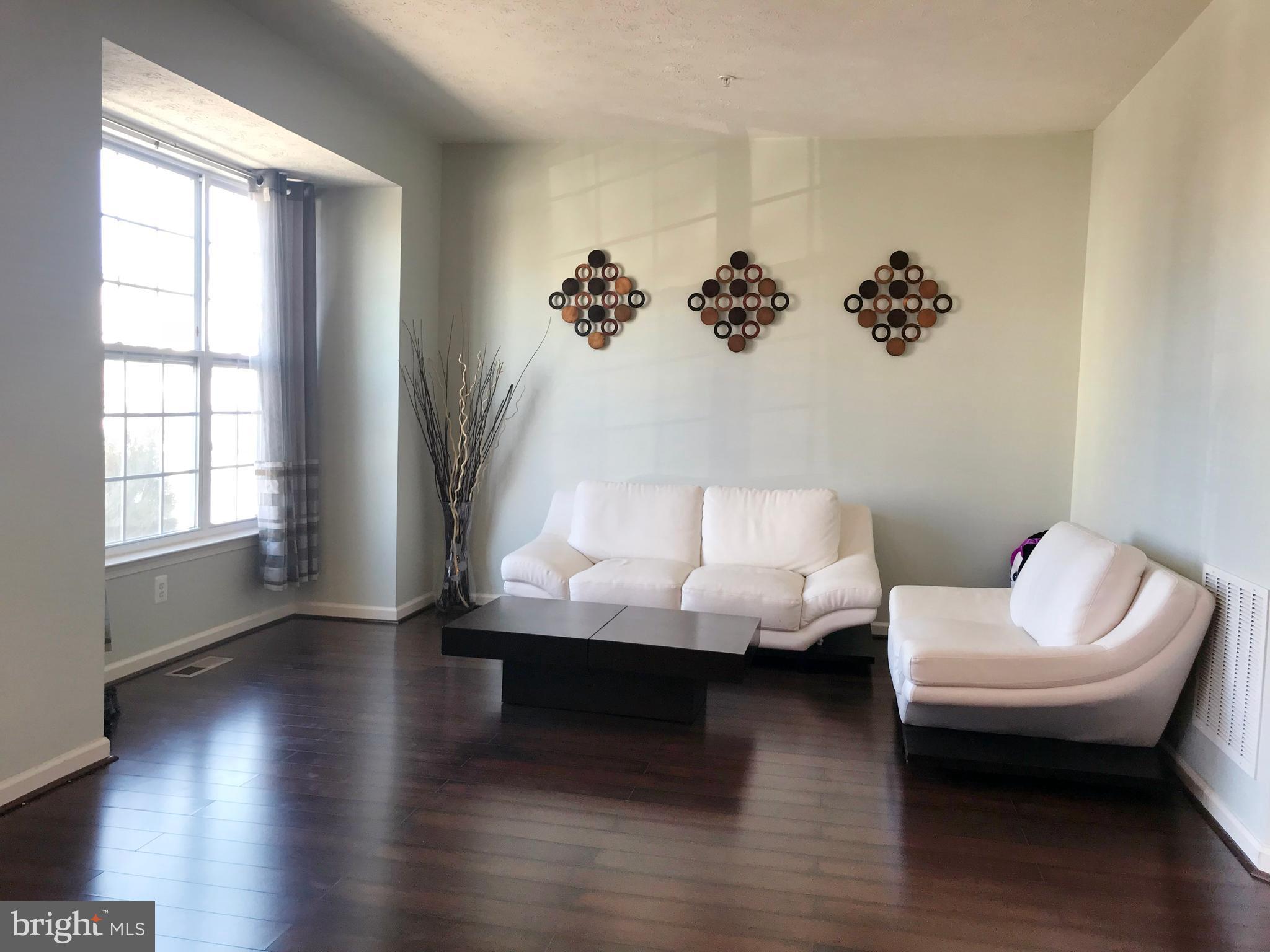 9723 Davison Road Baltimore, MD 21220 - Photo 10 of 26 Living Room