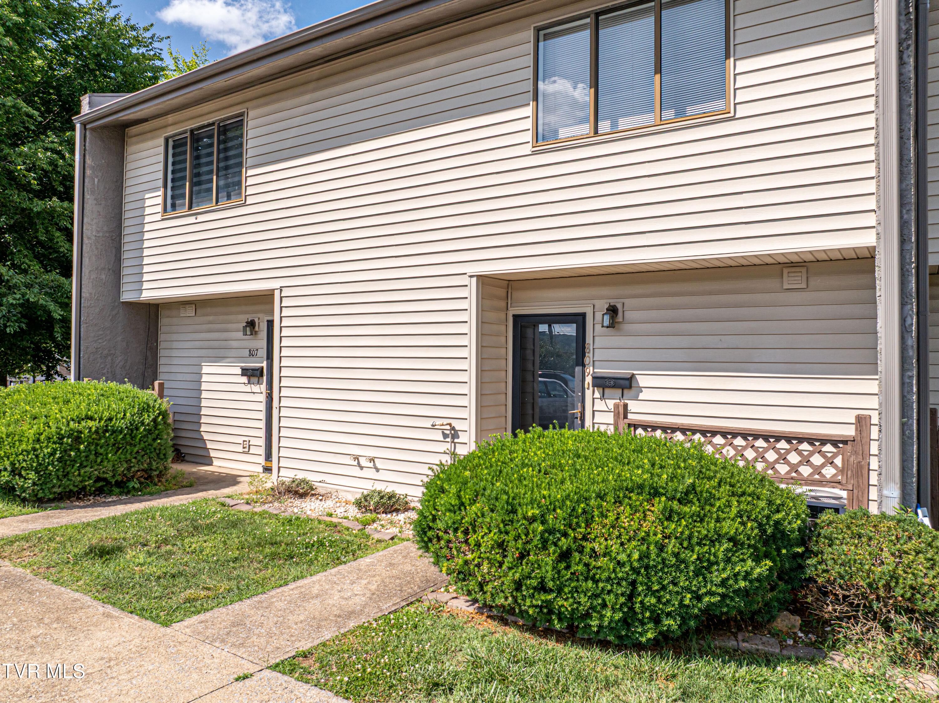 809 7th Street, Unit 809 Bristol, TN 37620 - Photo 3 of 34 809 7th-13