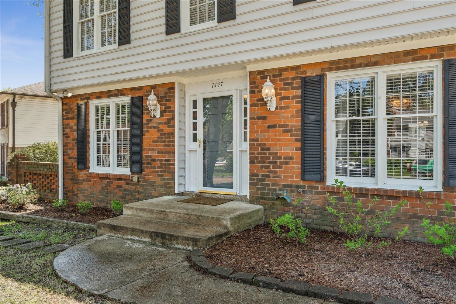 7447 Neshoba Road Germantown, TN 38138 - Photo 2 of 30