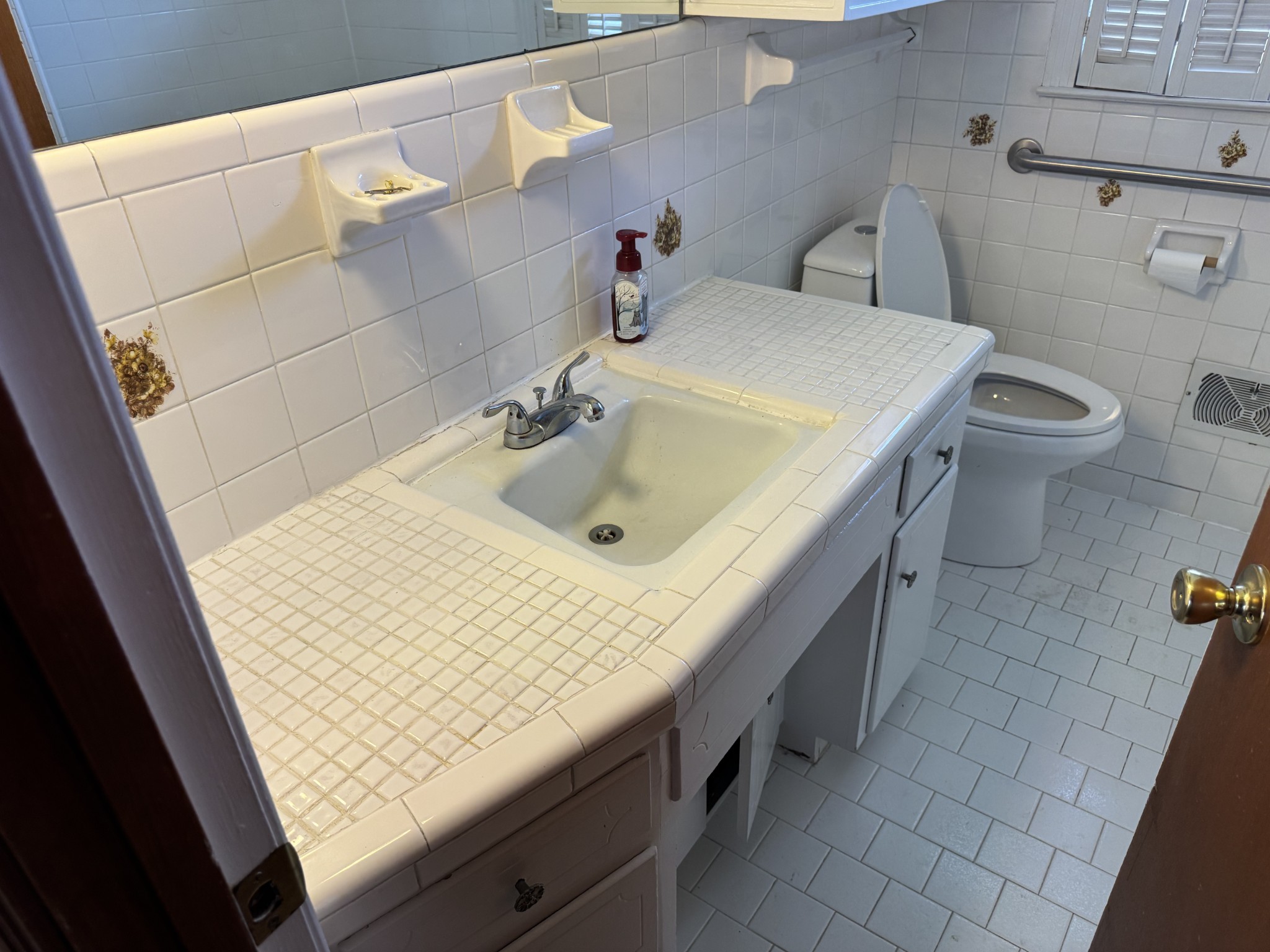 201 Orchard Road Clarksville, TN 37042 - Photo 11 of 24 a bathroom with a sink and toilet