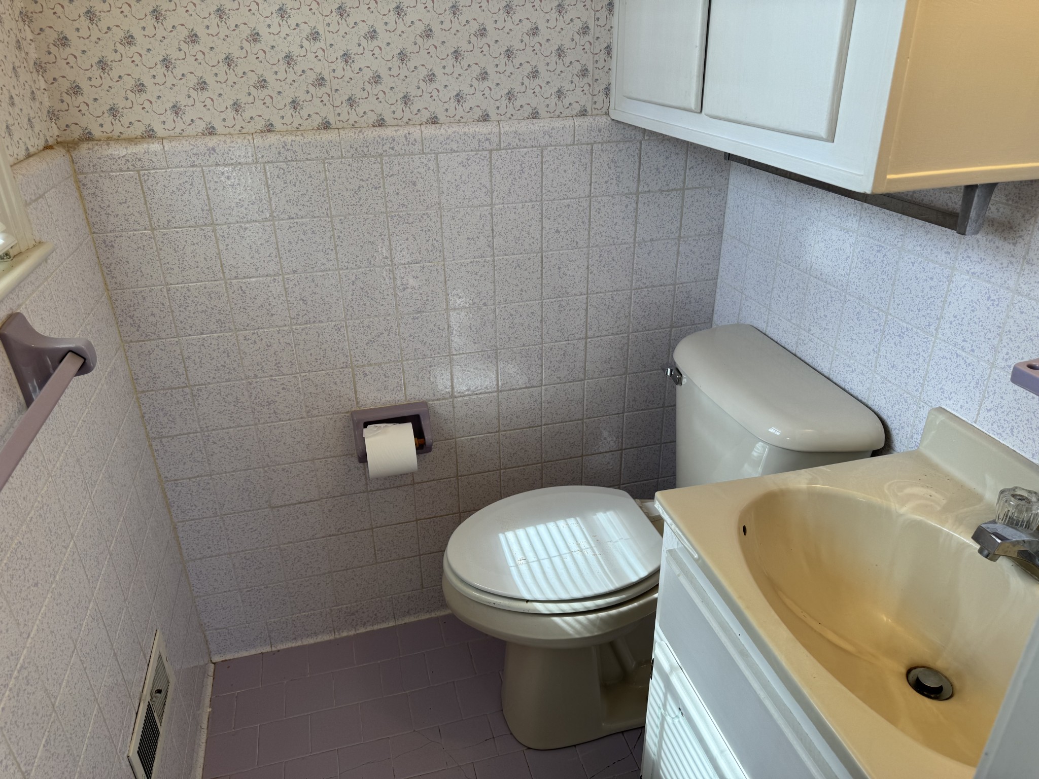 201 Orchard Road Clarksville, TN 37042 - Photo 16 of 24 a bathroom with a sink and a toilet