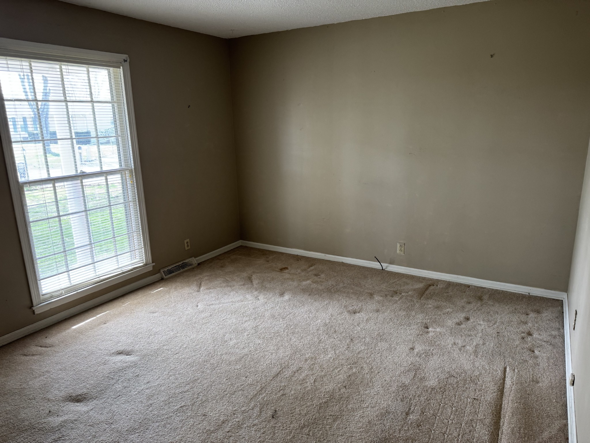 201 Orchard Road Clarksville, TN 37042 - Photo 10 of 24 an empty room with a window