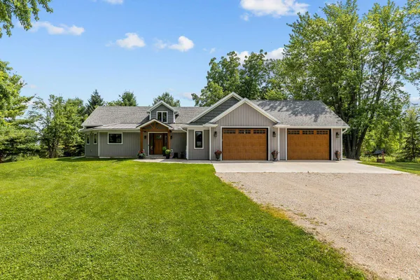 $699,900 | 8079 County Rd MM, Larsen, WI 54947
