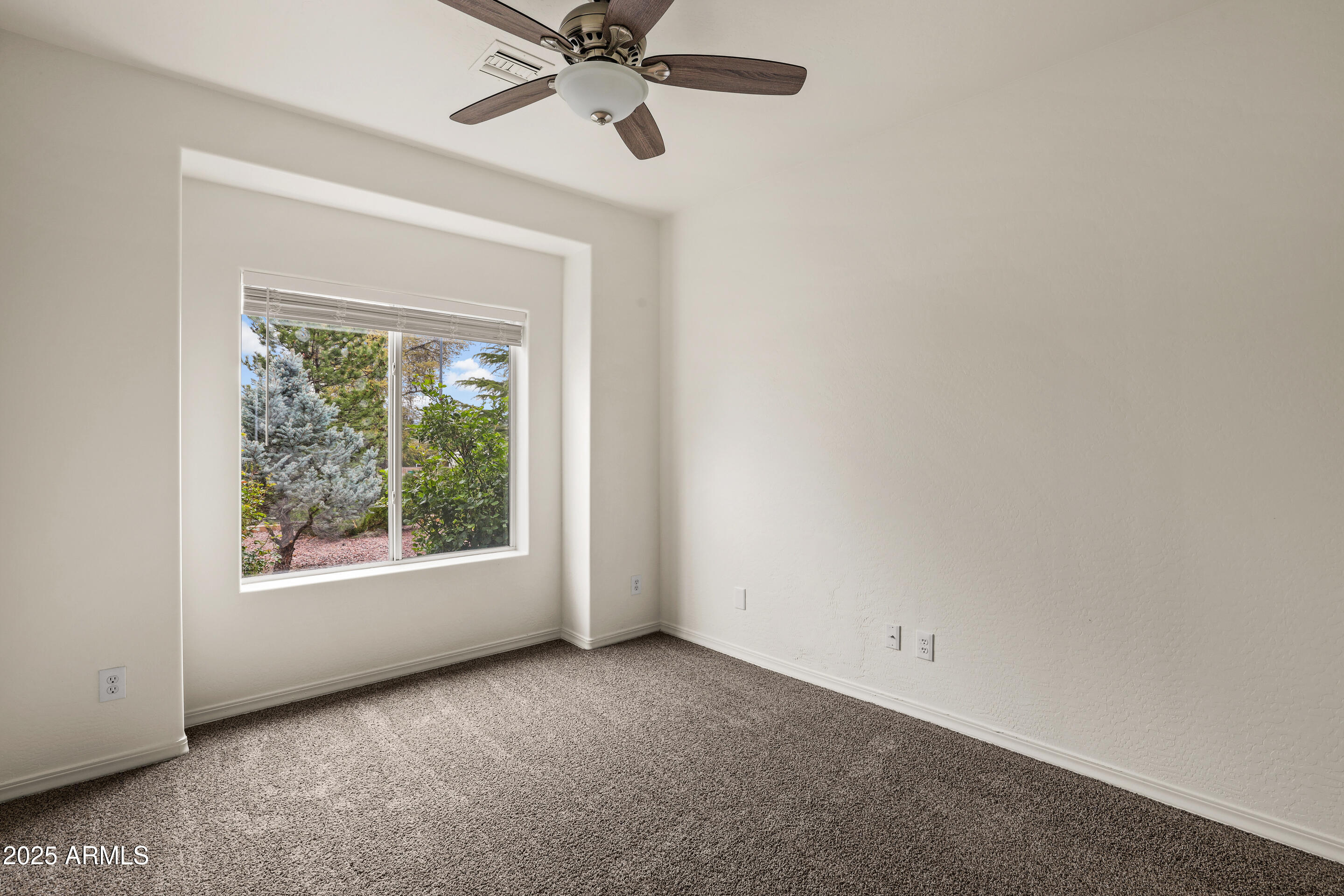 1014 West Summit Street Payson, AZ 85541 - Photo 19 of 21 an empty room with a window