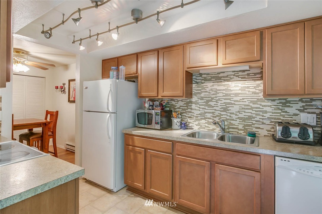 17534 151st Avenue Southeast, Unit 102 Renton, WA 98058 - Photo 8 of 18