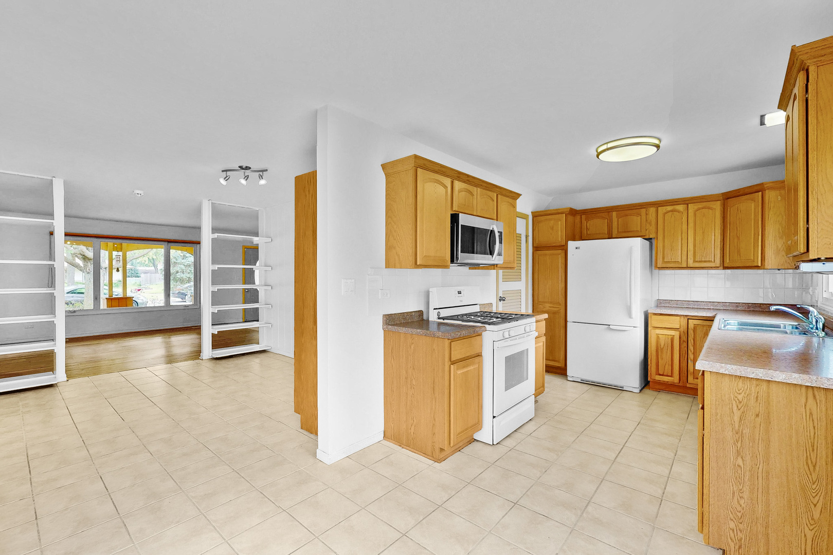 137 South Schmidt Road Bolingbrook, IL 60440 - Photo 8 of 13