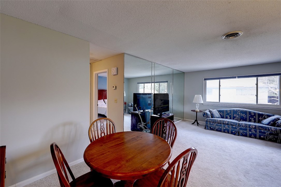 84 Fox Ridge Crescent Warwick, RI 02886 - Photo 11 of 34 Gallery Image 11