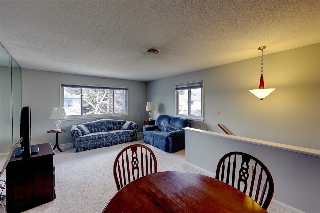 84 Fox Ridge Crescent Warwick, RI 02886 - Photo 12 of 34 Gallery Image 12