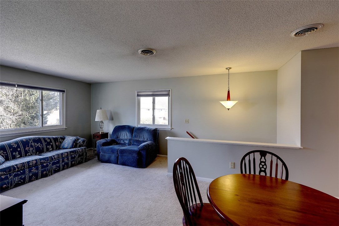 84 Fox Ridge Crescent Warwick, RI 02886 - Photo 13 of 34 Gallery Image 13