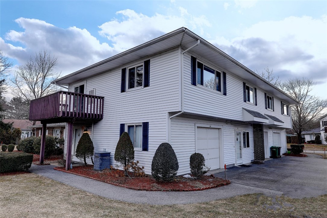 84 Fox Ridge Crescent Warwick, RI 02886 - Photo 2 of 34 Gallery Image 2