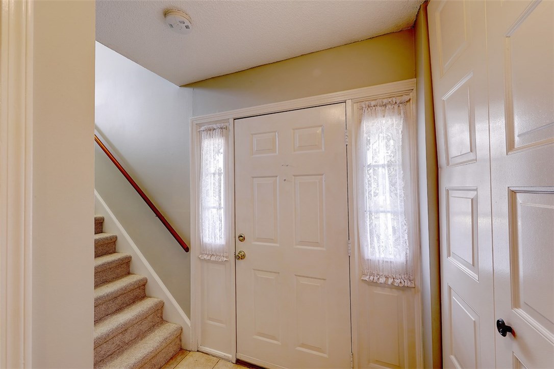 84 Fox Ridge Crescent Warwick, RI 02886 - Photo 4 of 34 Gallery Image 4