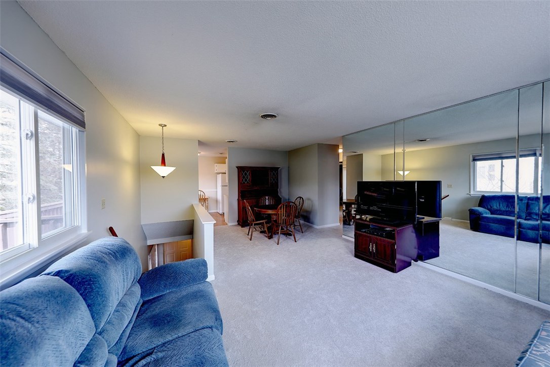 84 Fox Ridge Crescent Warwick, RI 02886 - Photo 8 of 34 Gallery Image 8