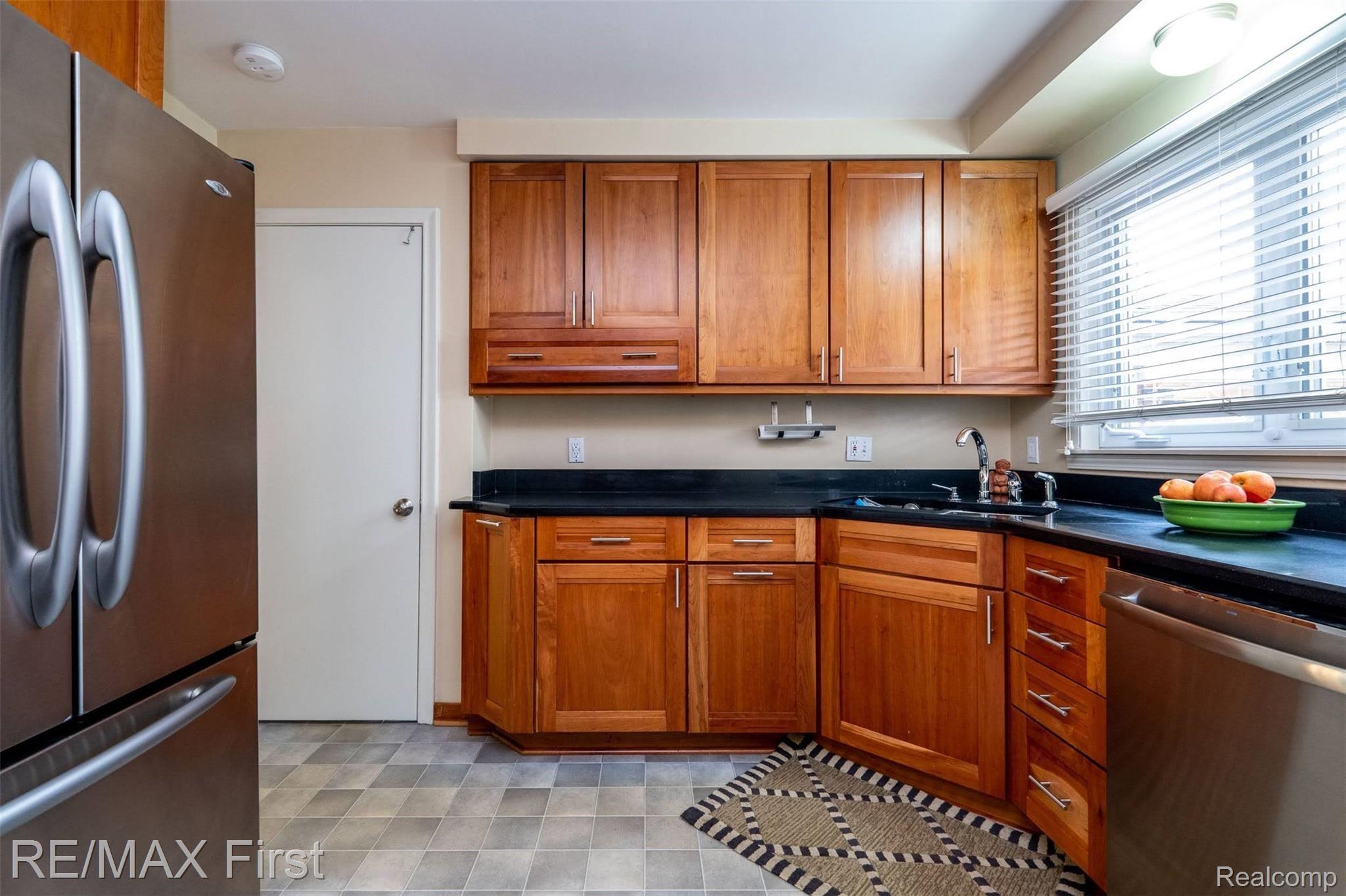 3034 Bamlet Road Royal Oak, MI 48073 - Photo 13 of 40 3034 Bamlet (15 of 37).jpg
