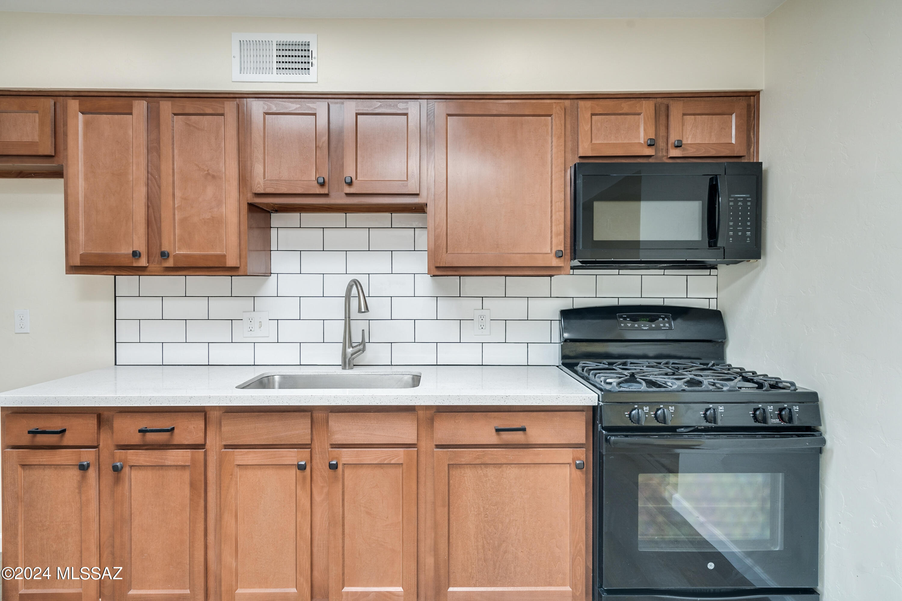 466 North Silverbell Road Tucson, AZ 85745 - Photo 14 of 36 Gallery Image 14