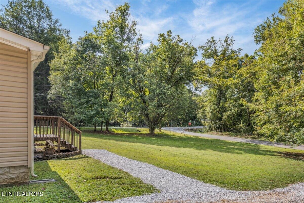 109 Post Oak Springs Road Rockwood, TN 37854 - Photo 5 of 24 a view of a volley ball court