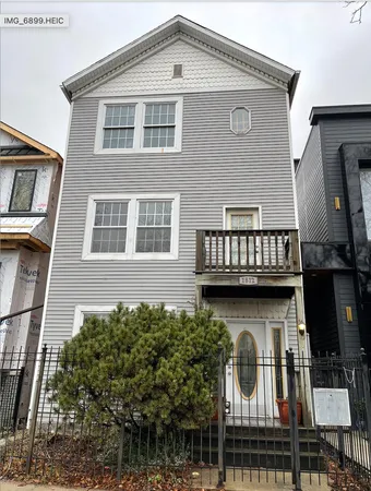 $2,900 | 1812 West Erie Street, Unit 2, Chicago, IL 60622