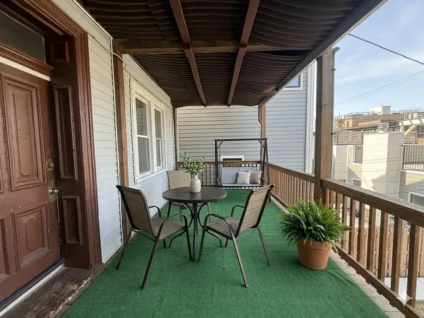 $2,900 | 1812 West Erie Street, Unit 2, Chicago, IL 60622