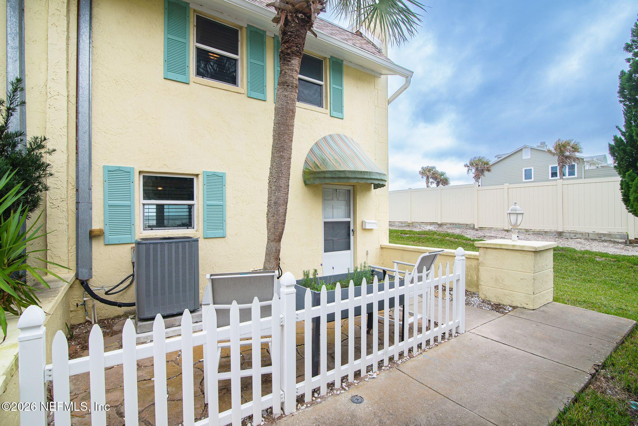 2233 Seminole Road, Unit 27 Atlantic Beach, FL 32233 - Photo 2 of 15 a view of a house with wooden fence