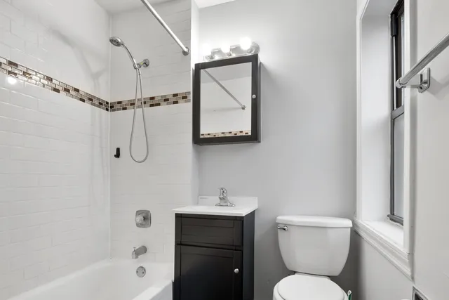 $1,592 | 4520 North Clarendon Avenue, Unit 908, Chicago, IL 60640