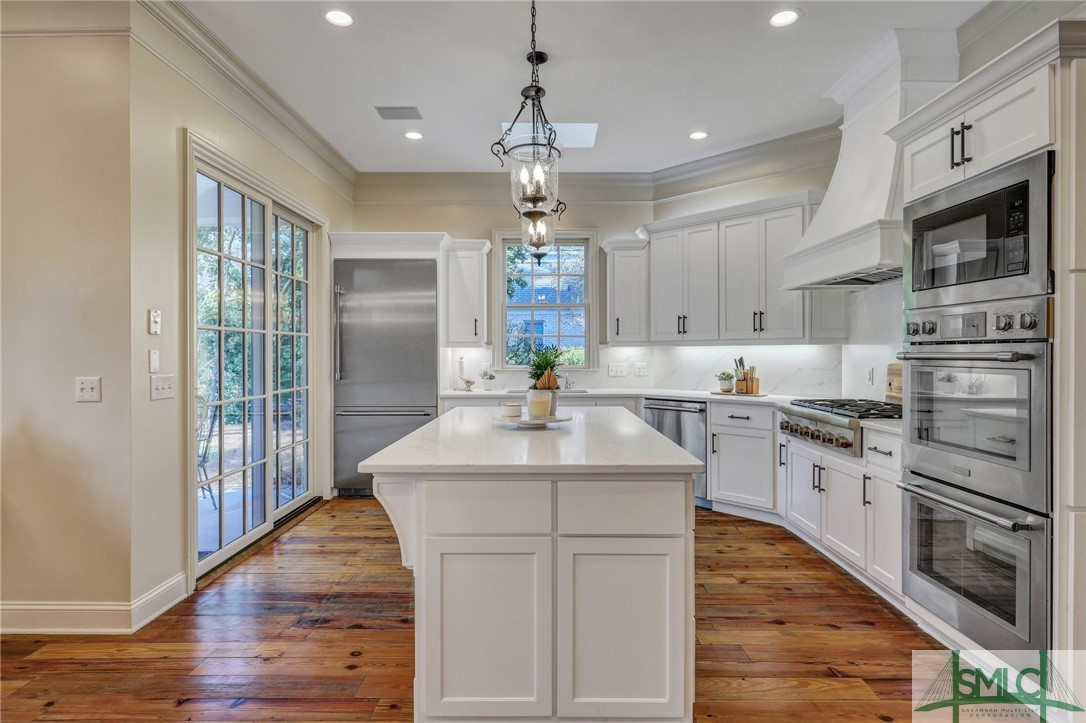 4 Hibernia Road Savannah, GA 31411 - Photo 14 of 48 Gourmet Kitchen with Thermador Appliances