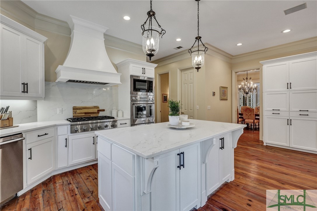 4 Hibernia Road Savannah, GA 31411 - Photo 15 of 48 Gourmet Kitchen with Thermador Appliances